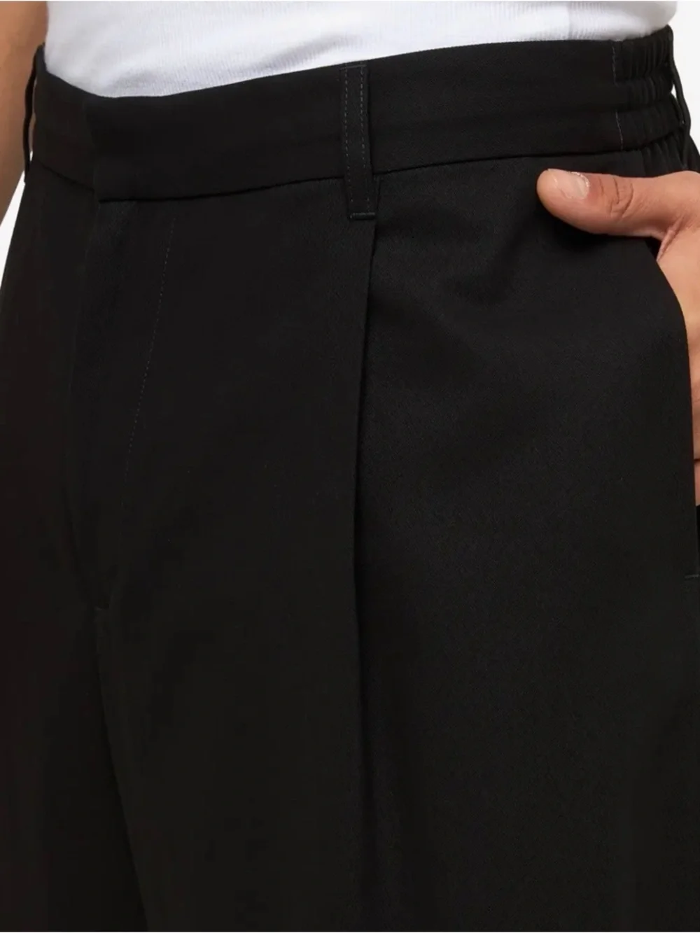 NWOT MAISON KITSUNE Men’s Cropped pleated black trousers. Size 44